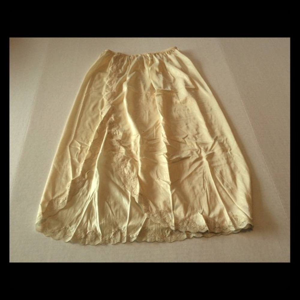 BARI Beautiful Gold Long Lace Slit Slip